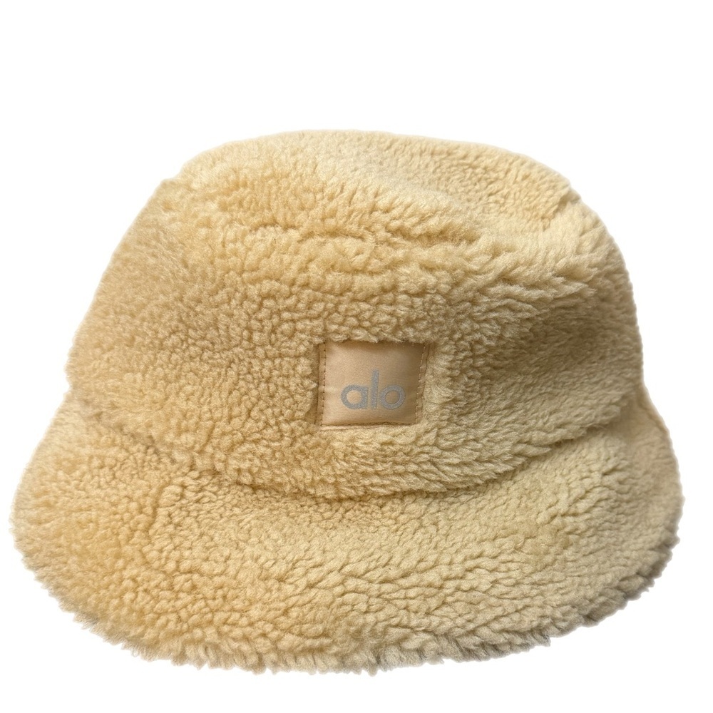 ALO Yoga Faux Sherpa Hat in Tan size M/L